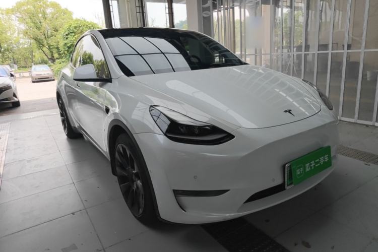 Tesla Model Y 2021 — 3
