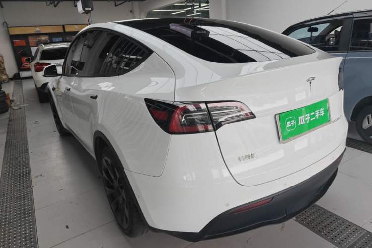 Tesla Model Y 2021 — 4