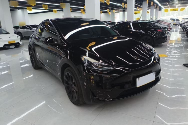 Tesla Model Y 2022 — 3