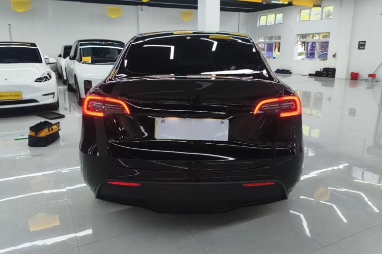 Tesla Model Y 2022 — 5