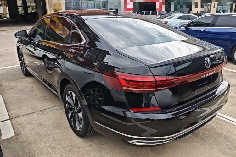 Volkswagen Passat 2023 — фото 4