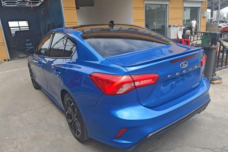 Ford Focus 2021 — 4