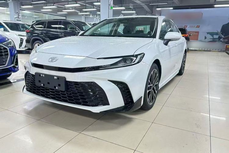 Toyota Camry 2026 — фото 1