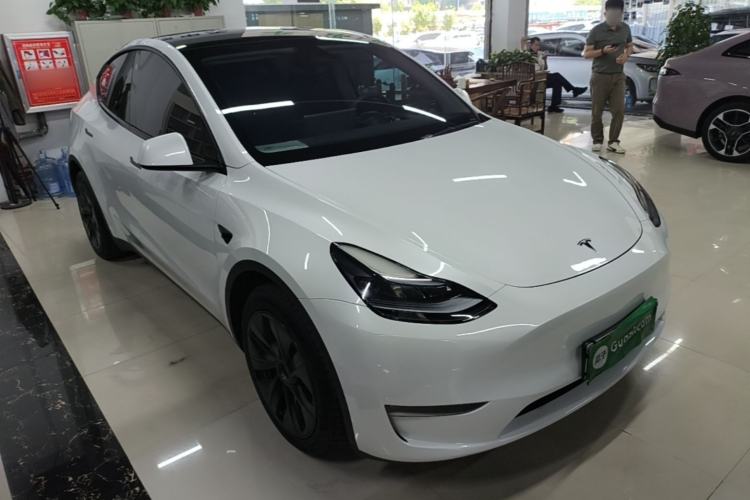 Tesla Model Y 2023 — 3