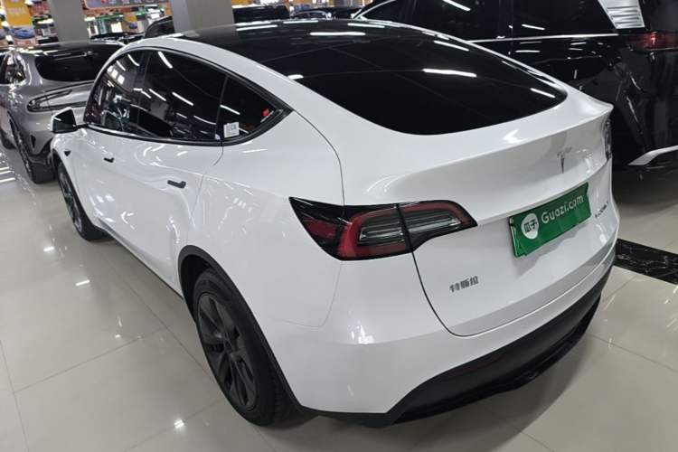 Tesla Model Y 2023 — 4