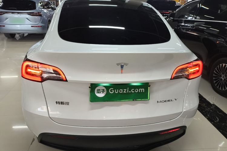 Tesla Model Y 2023 — 5