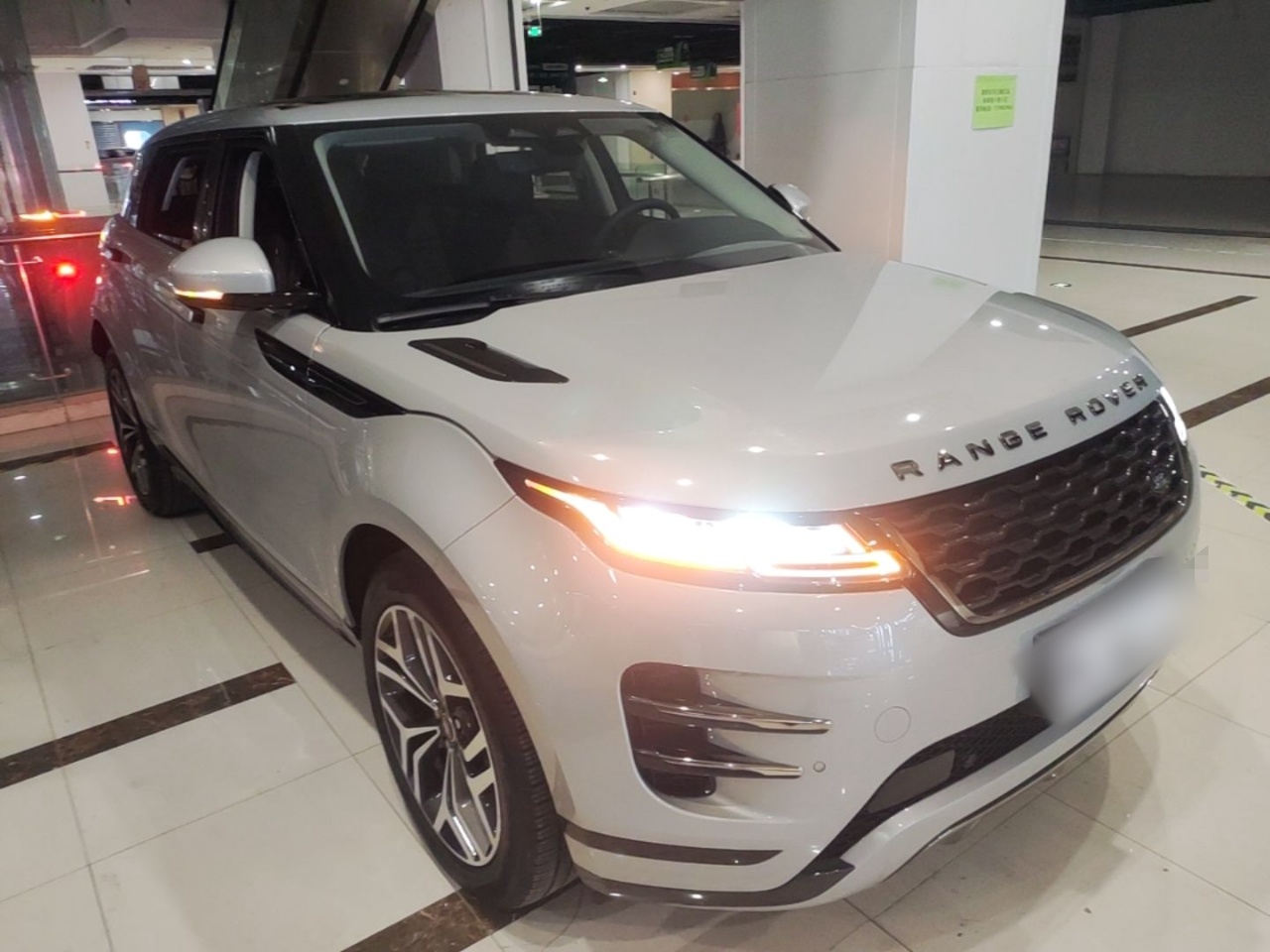 Land Rover Range Rover Evoque 2023 — фото 3