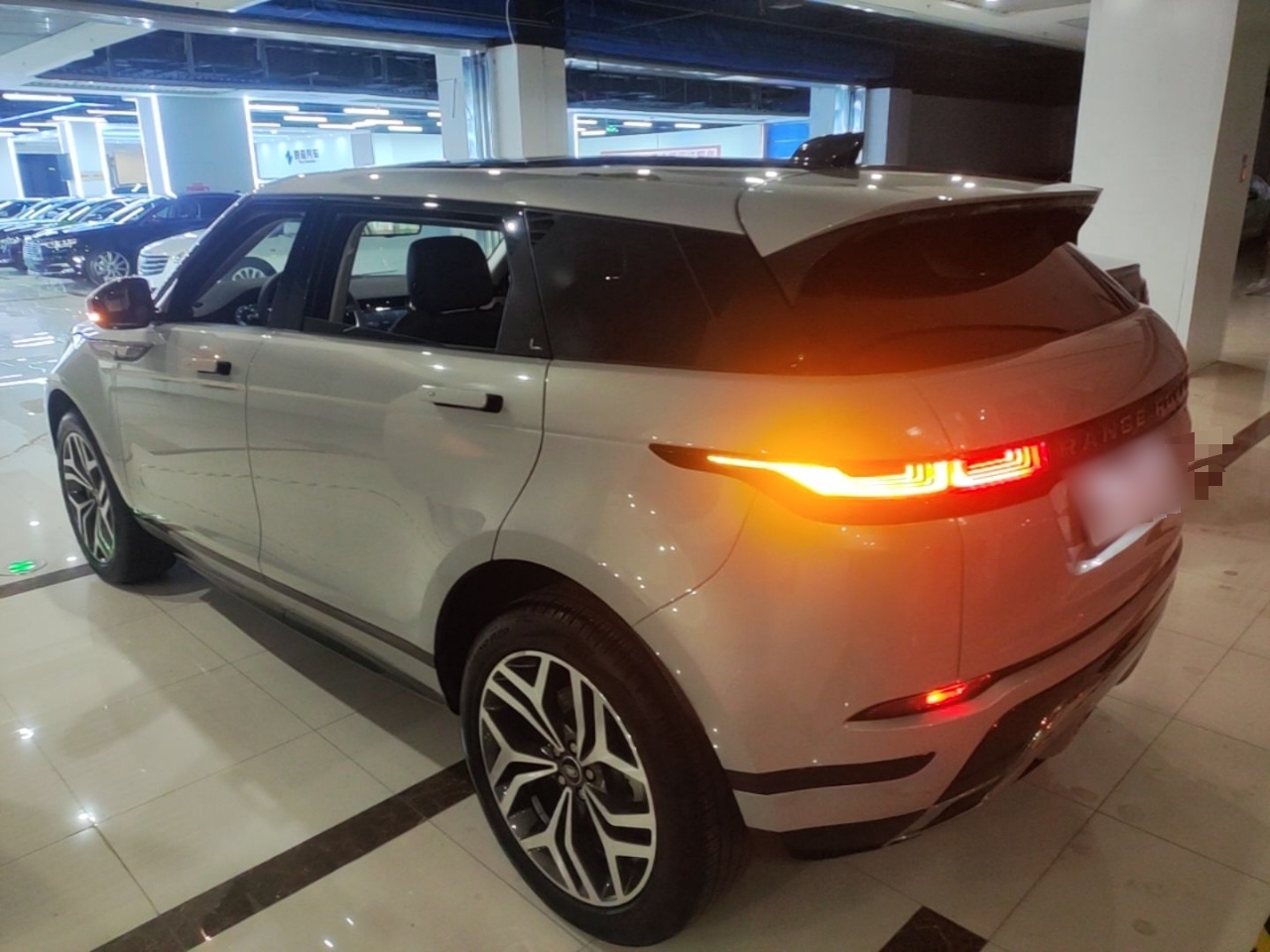 Land Rover Range Rover Evoque 2023 — фото 4