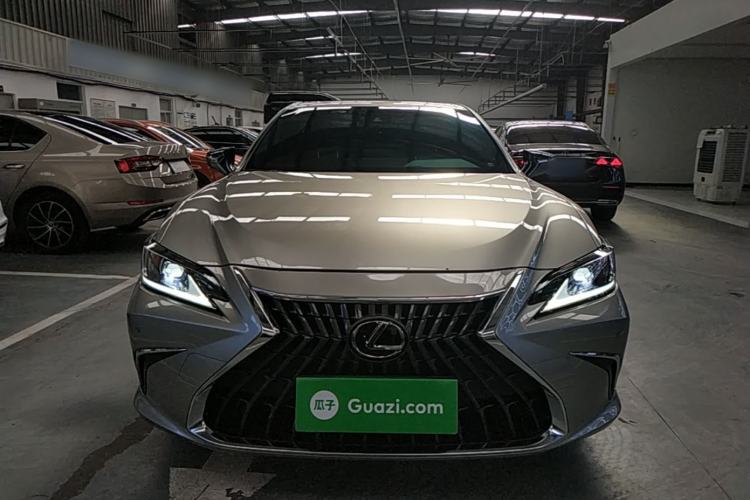 Lexus ES 200 2022 — 2