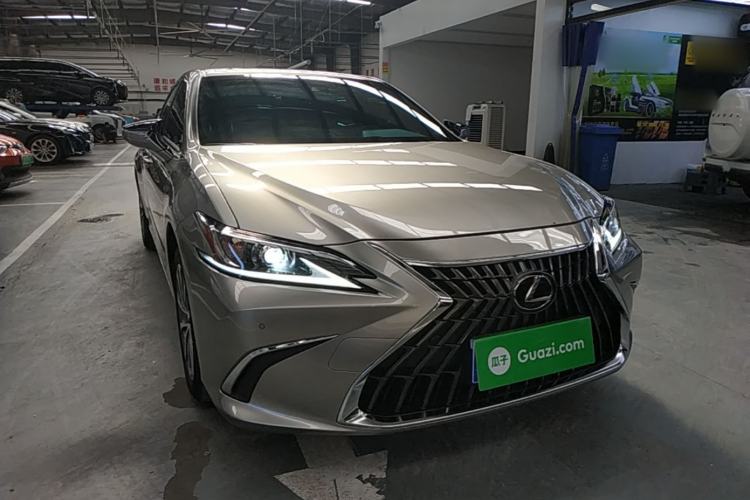 Lexus ES 200 2022 — 3