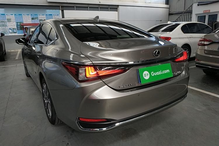 Lexus ES 200 2022 — 4