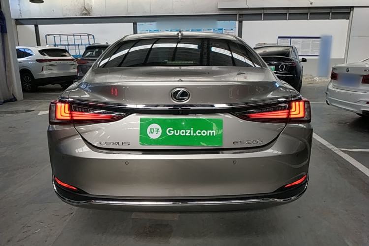 Lexus ES 200 2022 — 5