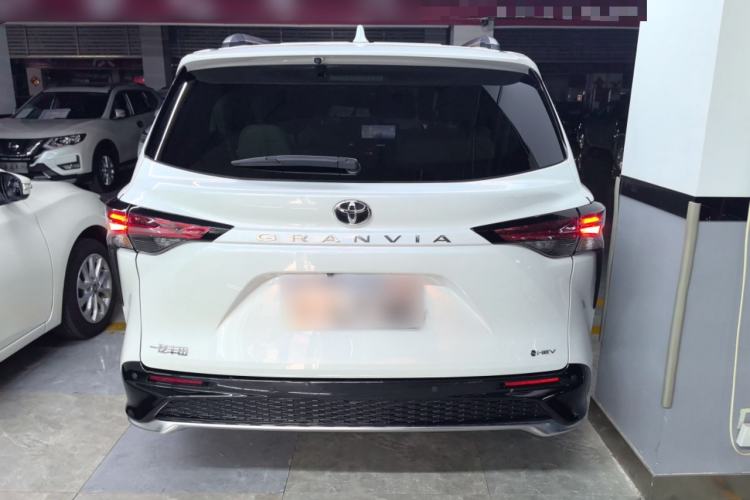 Toyota Granvia 2024 — 4