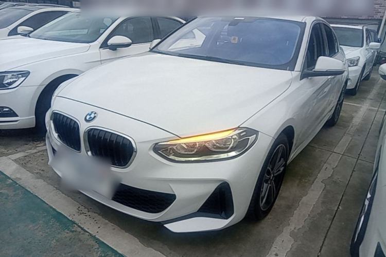 BMW 120i 2021 — фото 1