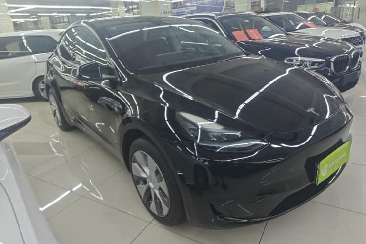 Tesla Model Y 2022 — 3