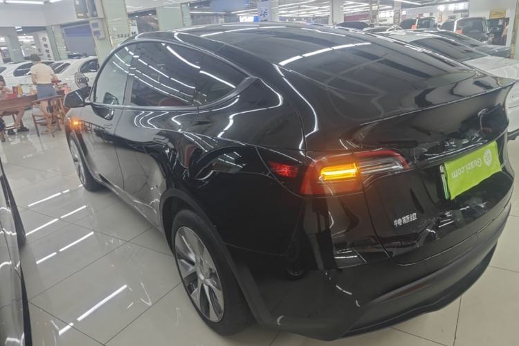 Tesla Model Y 2022 — 4