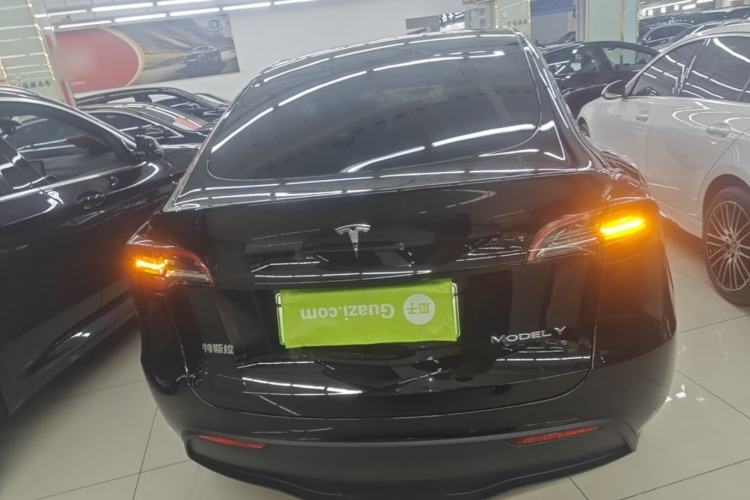 Tesla Model Y 2022 — 5