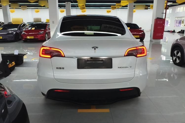 Tesla Model Y 2024 — 5
