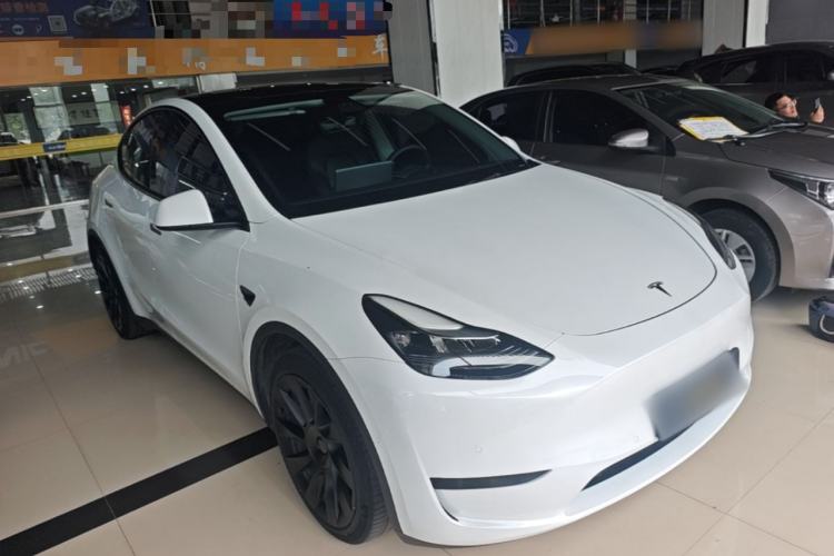 Tesla Model Y 2022 — 3
