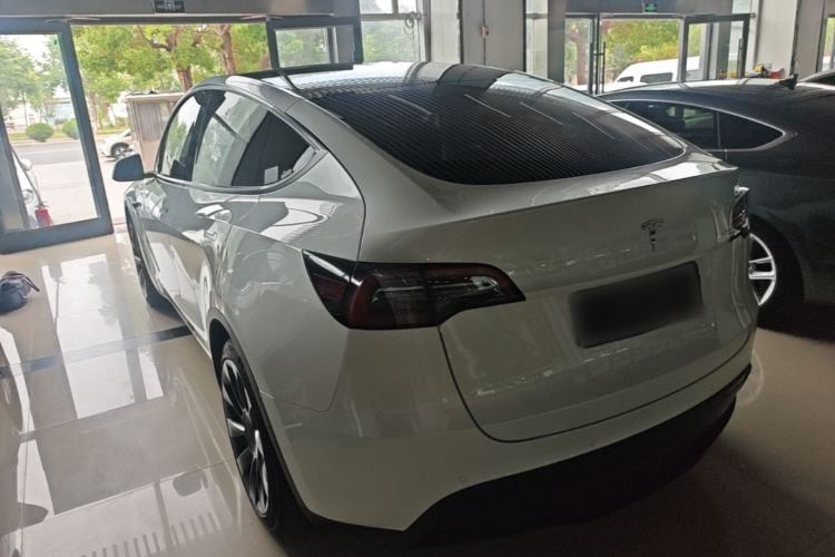 Tesla Model Y 2022 — 4