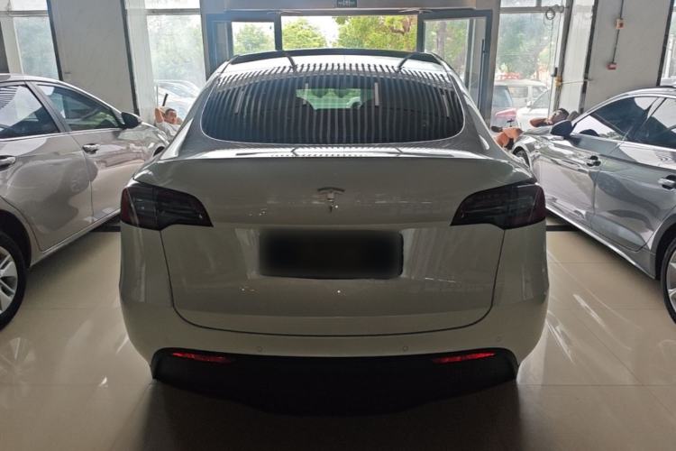 Tesla Model Y 2022 — 5