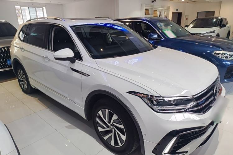 Volkswagen Tiguan L 2023 — фото 3