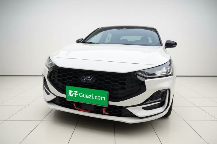 Ford Focus 2022 — 2