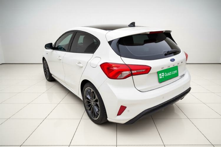 Ford Focus 2022 — 4