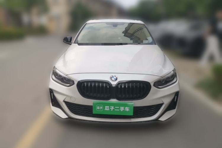 BMW 120i 2023 — 2