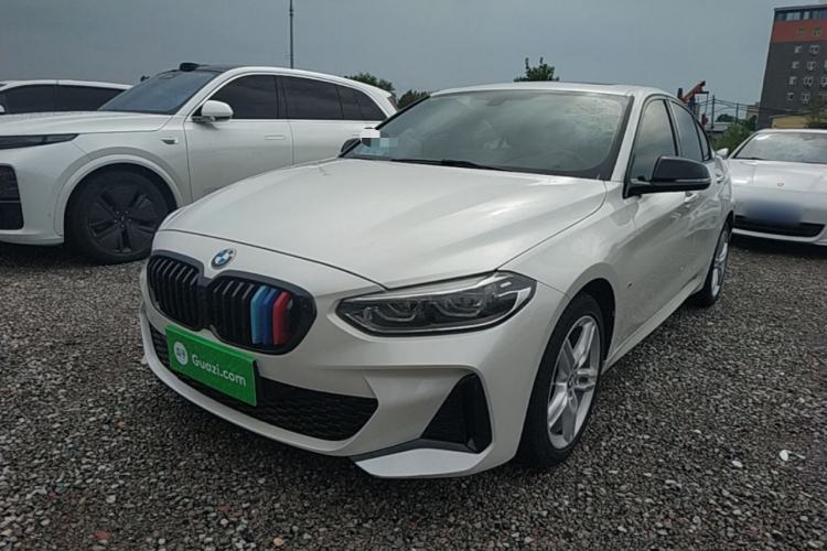 BMW 120i 2023 — фото 1