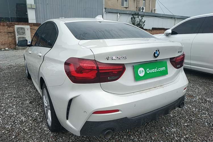 BMW 120i 2023 — фото 4