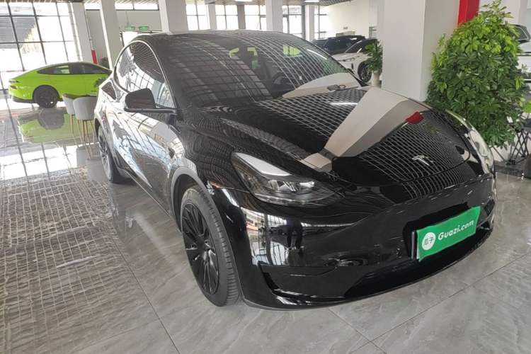 Tesla Model Y 2022 — 3