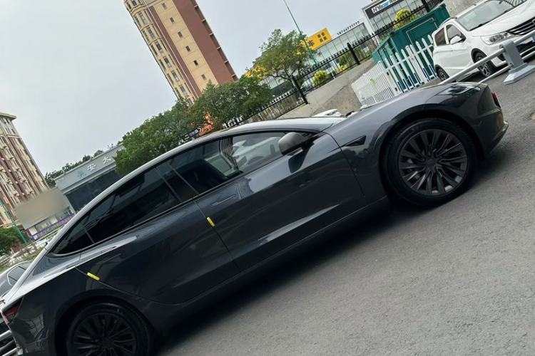 Tesla Model 3 2023 — 3