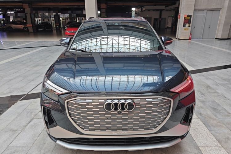 Audi Q4 e-tron 2023 — фото 2