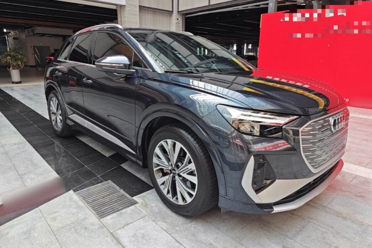 Audi Q4 e-tron 2023 — фото 3