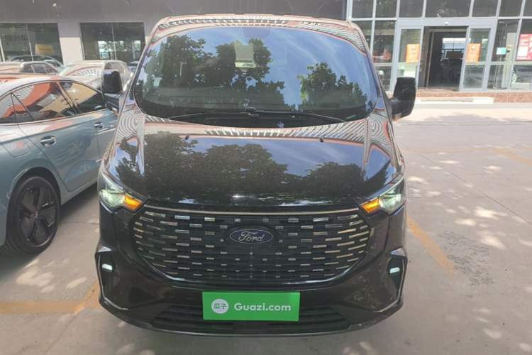 Ford Tourneo Custom 2023 — 2