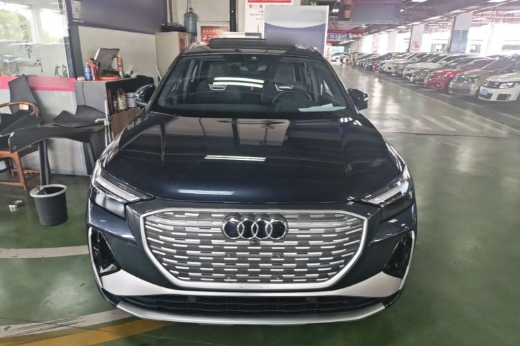 Audi Q4 e-tron 2022 — фото 2
