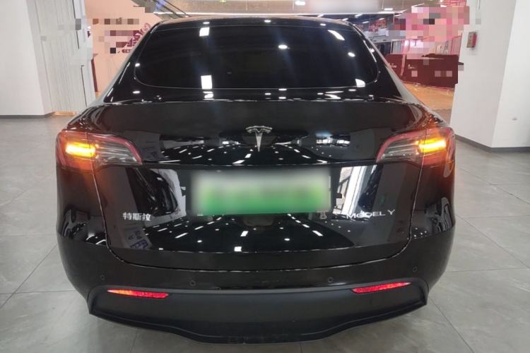 Tesla Model Y 2022 — 5