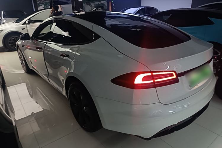 Tesla Model S 2023 — 4