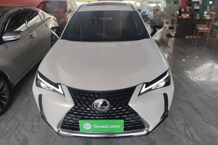 Lexus UX 200 2020 — 2