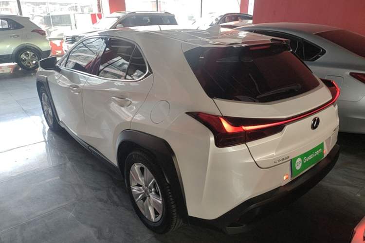 Lexus UX 200 2020 — 4