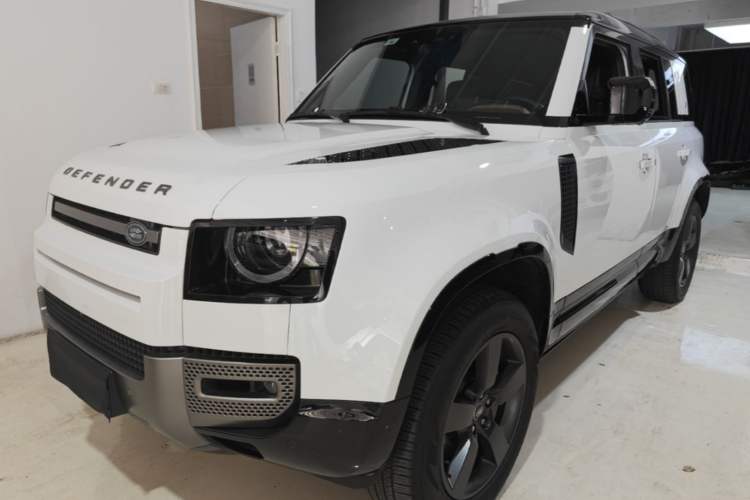 Land Rover Defender 2024 — фото 1