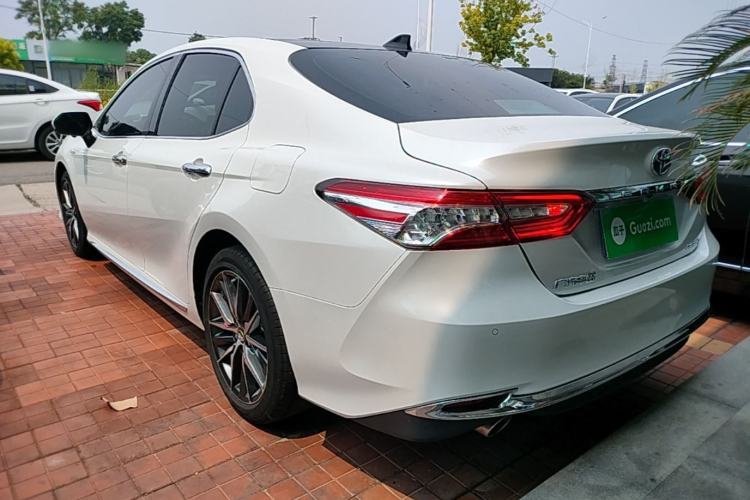 Toyota Camry 2023 — фото 4