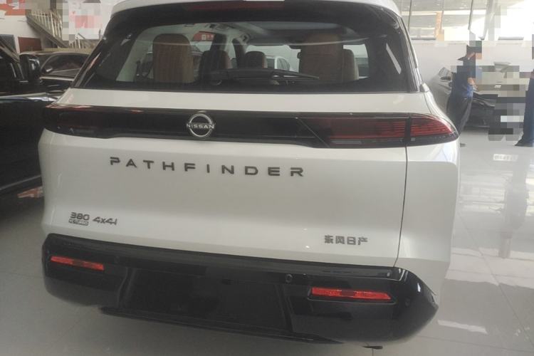 Nissan Pathfinder 2024 — 5