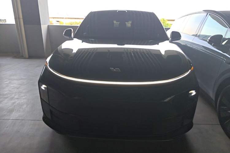 Li Auto L6 2025 — 2