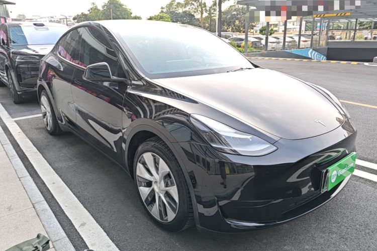 Tesla Model Y 2022 — 3