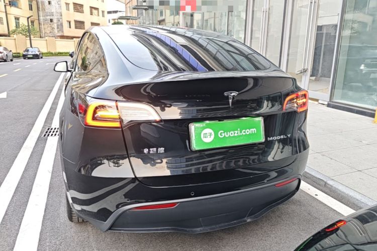 Tesla Model Y 2022 — 5