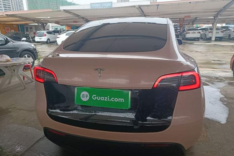 Tesla Model Y 2022 — 5