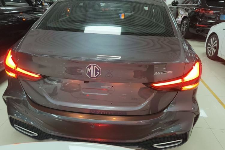 MG MG5 2025 — 5