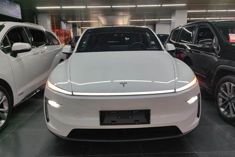 Tesla Model Y 2026 — 2